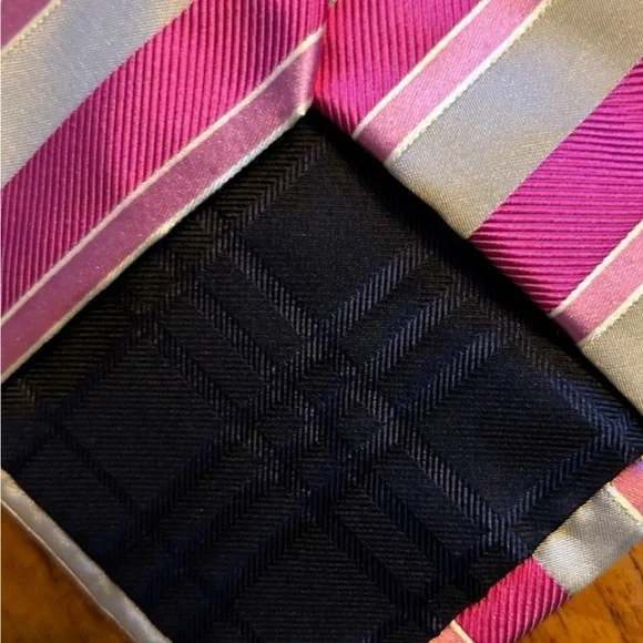 Burberry London Silk Tie Pink & Silver Diagonal Stripe w/ Knight Logo - Picture 8 of 9